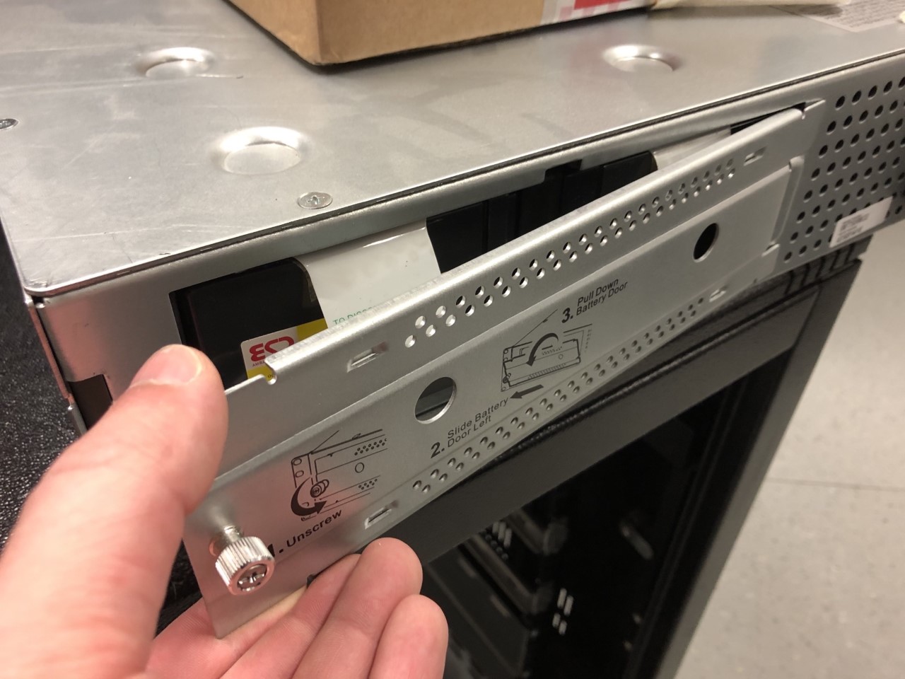 ups_battery_remove_cover